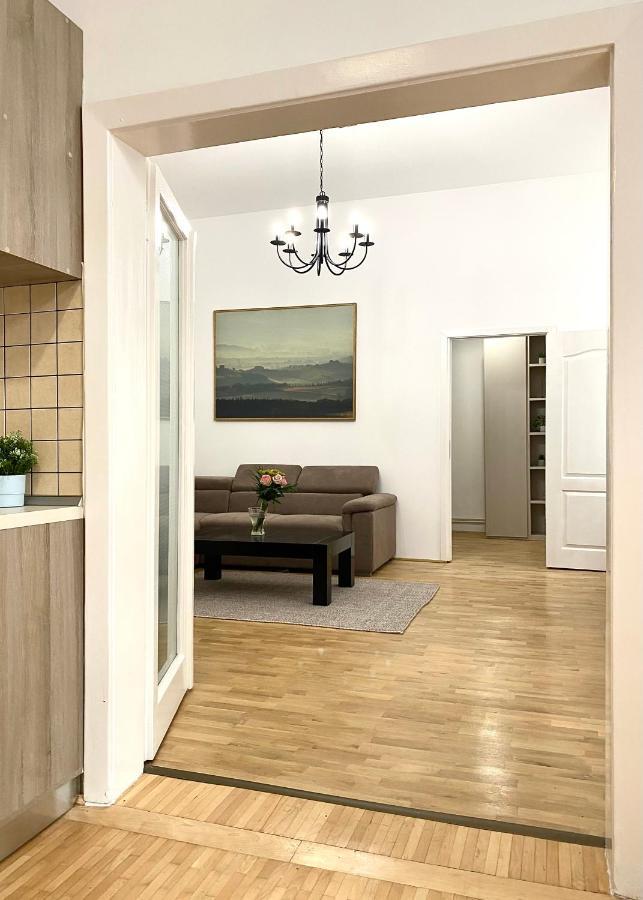 Republique Family Apartment Brasov Exterior photo