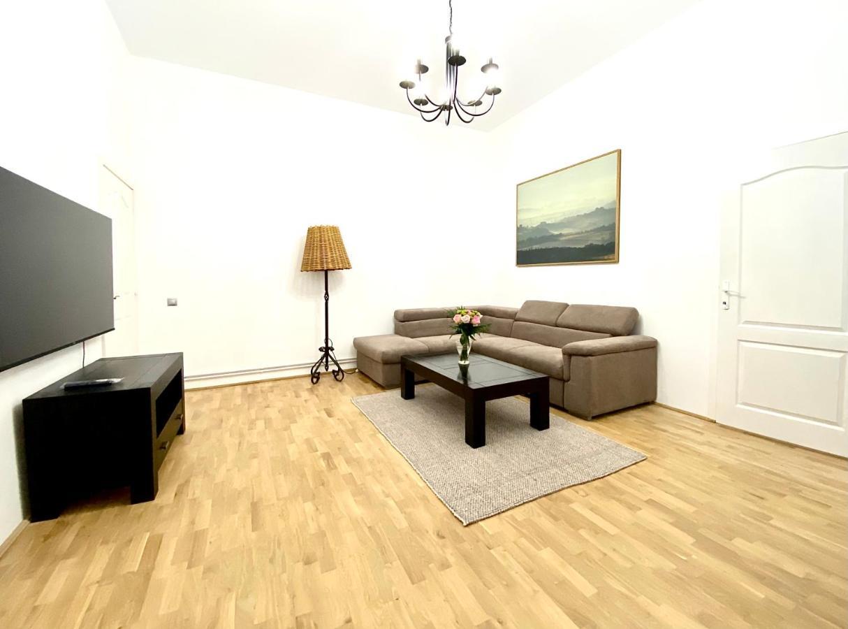 Republique Family Apartment Brasov Exterior photo